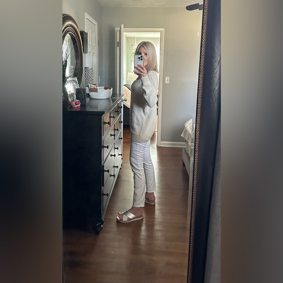 One Grey Day oversized XS sweater. Wool blend makes this warm to wear. - Picture 7 of 7